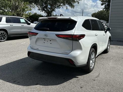 Used 2023 Toyota Highlander LE AWD/4WD image 6
