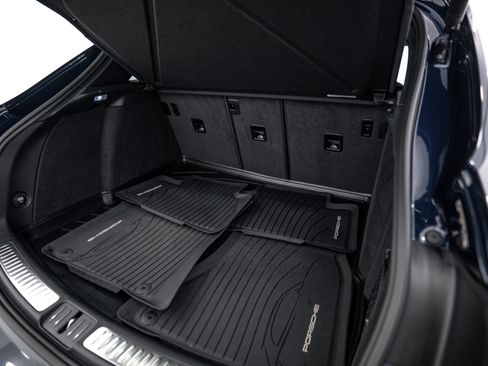 Certified 2021 Porsche Macan AWD/4WD image 24