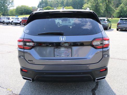 Used 2025 Honda Pilot Black Edition image 4