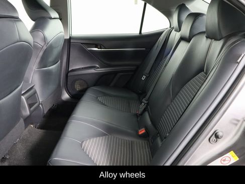 Used 2018 Toyota Camry SE image 14