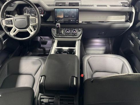 Used 2025 Land Rover Defender 110 S image 13