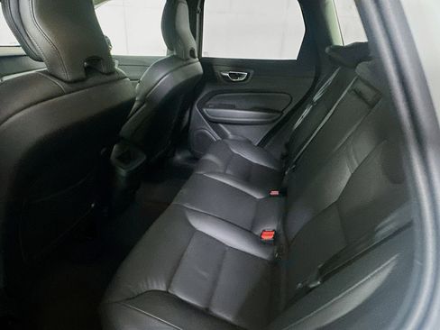 Used 2025 Volvo XC60 B5 Plus image 25