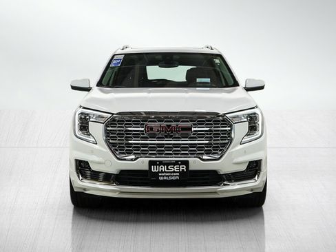 Used 2024 GMC Terrain Denali w/ Denali Premium Package AWD/4WD image 8