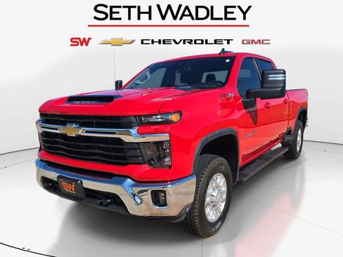 Used 2024 Chevrolet Silverado 2500 LT AWD/4WD image 3