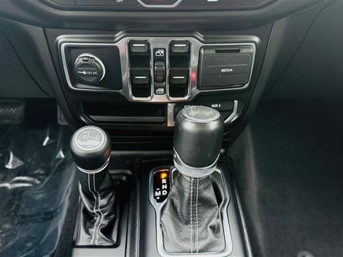 Used 2022 Jeep Wrangler Unlimited Sahara w/ Cold Weather Group image 25