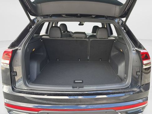 Used 2023 Volkswagen Atlas Cross Sport SE w/ Panoramic Sunroof Package FWD image 13