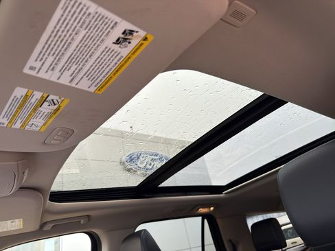 Used 2023 Ford Expedition Max XLT image 10