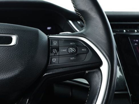 Used 2022 Jeep Grand Cherokee Laredo w/ Luxury Tech Group I AWD/4WD image 14