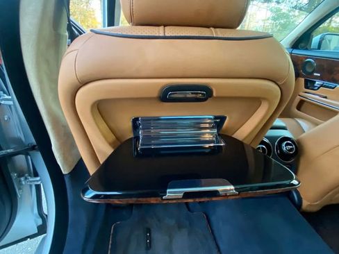 Used 2011 Jaguar XJ L Supercharged RWD image 18