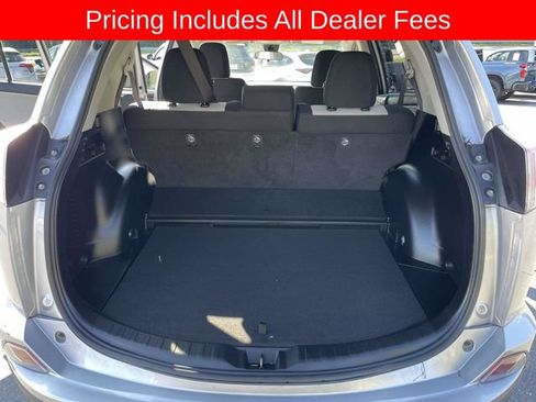 Used 2018 Toyota RAV4 LE AWD/4WD image 11