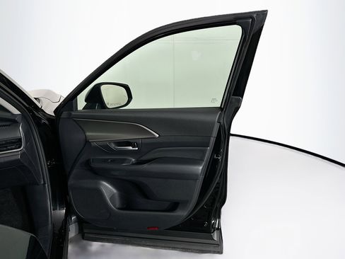 Used 2025 Toyota Grand Highlander XLE image 33