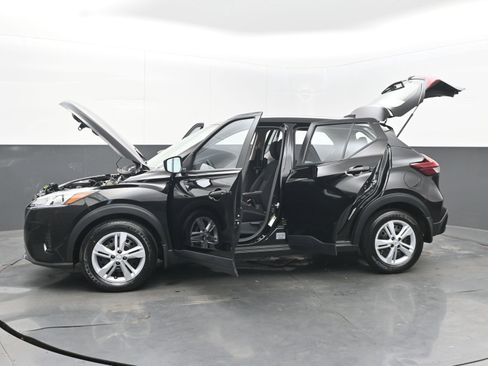 Certified 2025 Nissan Kicks Play S image 39