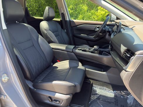 Used 2023 Nissan Rogue Platinum w/ Platinum Premium Package AWD/4WD image 25