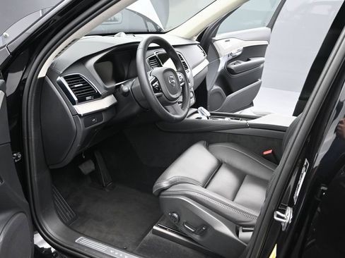 Used 2024 Volvo XC90 B6 Ultimate w/ Lounge Package image 10