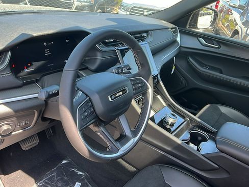 New 2025 Jeep Grand Cherokee L Altitude image 19