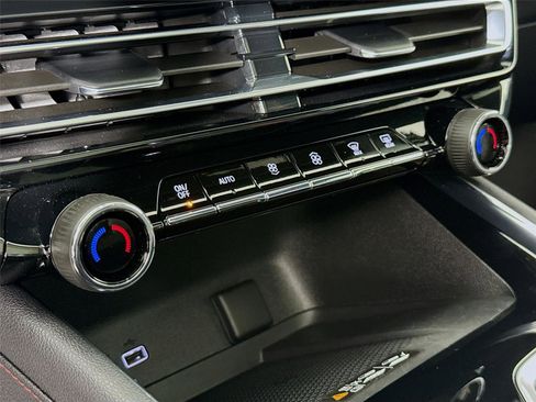 Used 2025 Chevrolet Traverse RS image 16