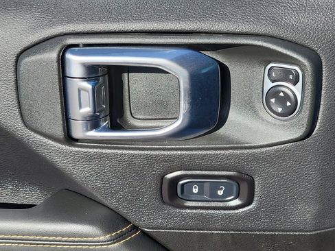 New 2025 Jeep Gladiator High Tide image 18