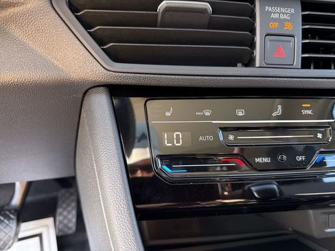 New 2026 Volkswagen Jetta SE FWD image 32