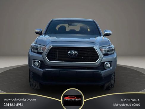 Used 2018 Toyota Tacoma Limited image 2