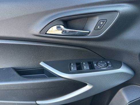 New 2026 Chevrolet Trax RS w/ Sunroof Package FWD image 10