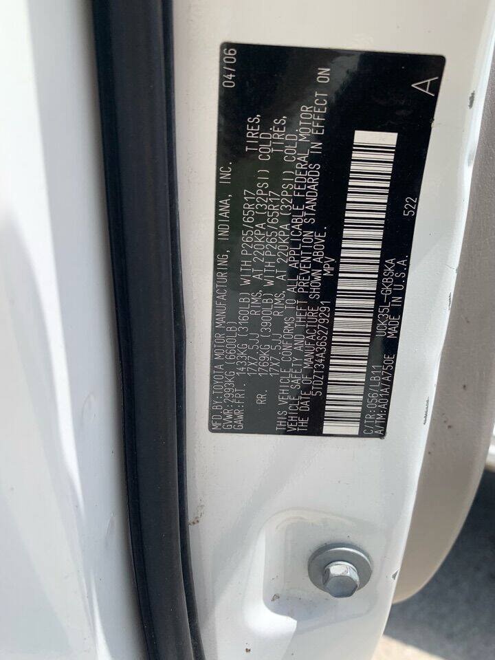 Used 2006 Toyota Sequoia SR5 RWD image 19