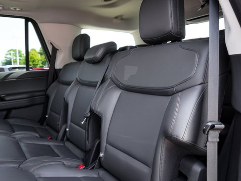Used 2025 Ford Expedition Active AWD/4WD image 32