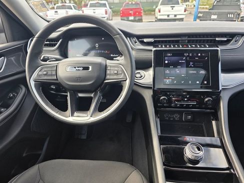 Used 2023 Jeep Grand Cherokee Laredo w/ Luxury Tech Group I image 10