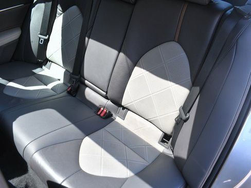 Certified 2018 Toyota Camry XLE FWD image 23