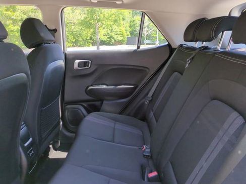 Used 2025 Hyundai Venue SEL FWD image 13