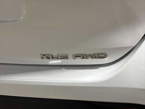 Certified 2021 Toyota Highlander XLE image 28