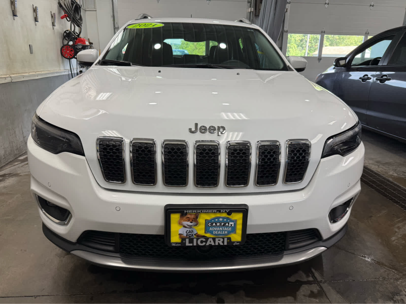Used 2021 Jeep Cherokee Limited AWD/4WD image 2