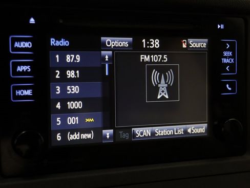 Used 2017 Toyota Sienna XLE image 8