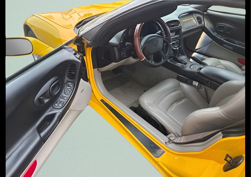 Used 2004 Chevrolet Corvette Coupe w/ Preferred Equipment Group RWD image 10