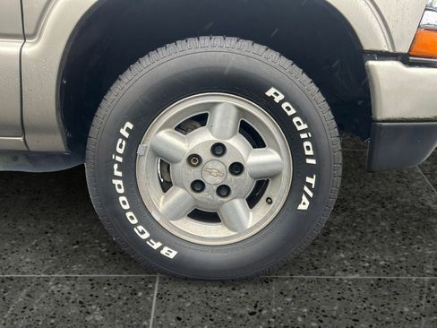 Used 2003 Chevrolet S10 Pickup LS image 9