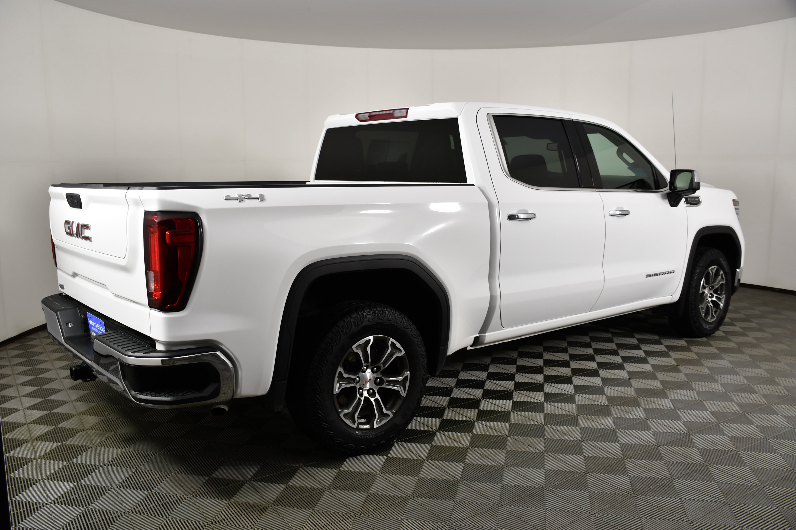 Used 2026 GMC Sierra 1500 SLT AWD/4WD image 6