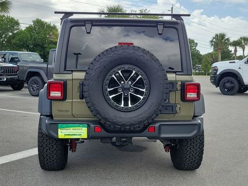 Used 2025 Jeep Wrangler Sport image 5