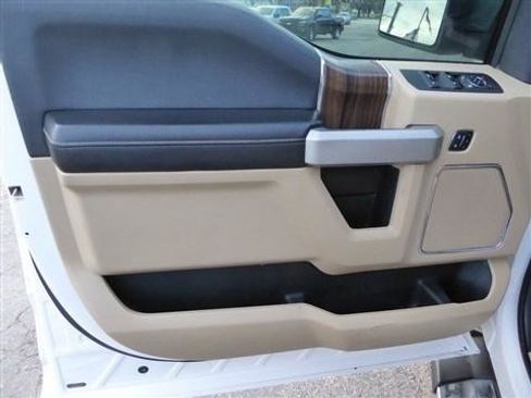 Used 2015 Ford F150 Lariat image 9