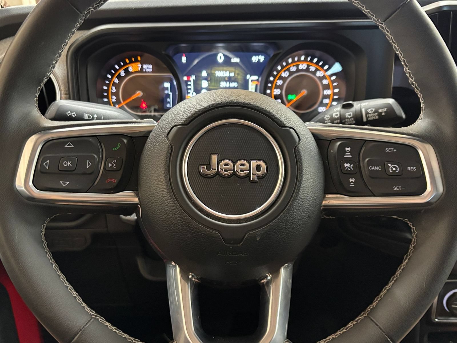 Used 2025 Jeep Wrangler Unlimited Sahara AWD/4WD image 27