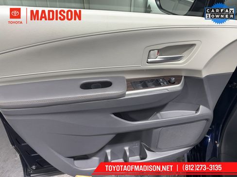Used 2023 Toyota Sienna XLE image 22