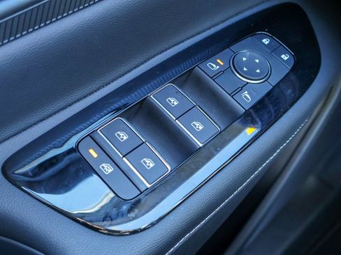 Certified 2025 Nissan Murano SV image 16