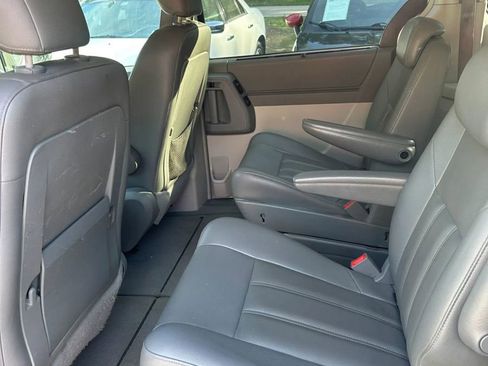 Used 2008 Chrysler Town & Country Touring FWD image 10