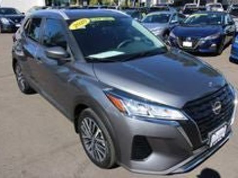 Used 2022 Nissan Kicks SV image 7