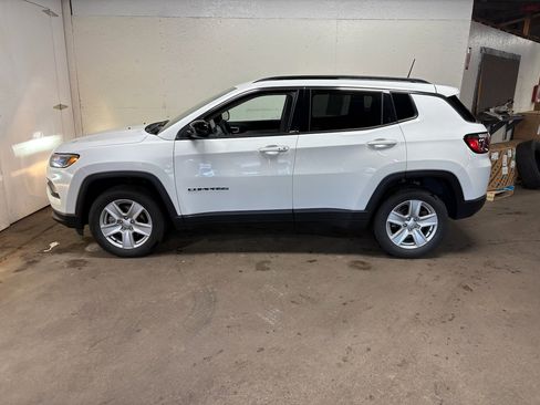 Used 2022 Jeep Compass Latitude image 6
