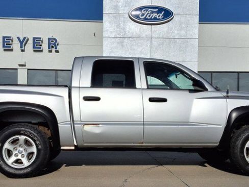 Used 2007 Dodge Dakota SLT AWD/4WD image 1