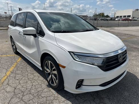 Used 2024 Honda Odyssey Touring image 2