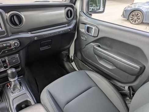 Used 2022 Jeep Wrangler Unlimited Sport AWD/4WD image 16