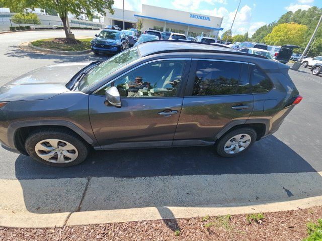 Used 2019 Toyota RAV4 LE FWD image 1