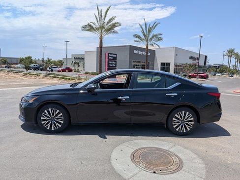 Used 2025 Nissan Altima 2.5 SV FWD image 5
