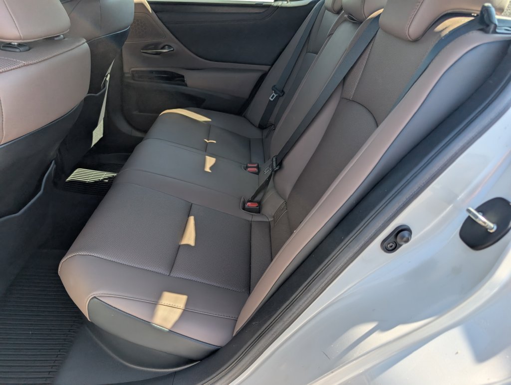 Used 2023 Lexus ES 300h w/ Premium Package FWD image 13