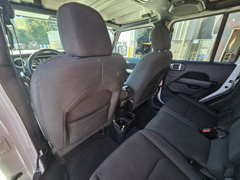 Used 2023 Jeep Gladiator Overland image 12